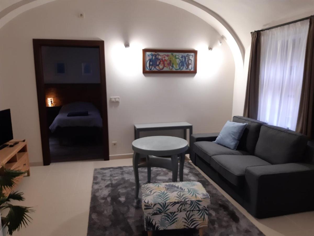 5Churches Apartment Gyor Bagian luar foto