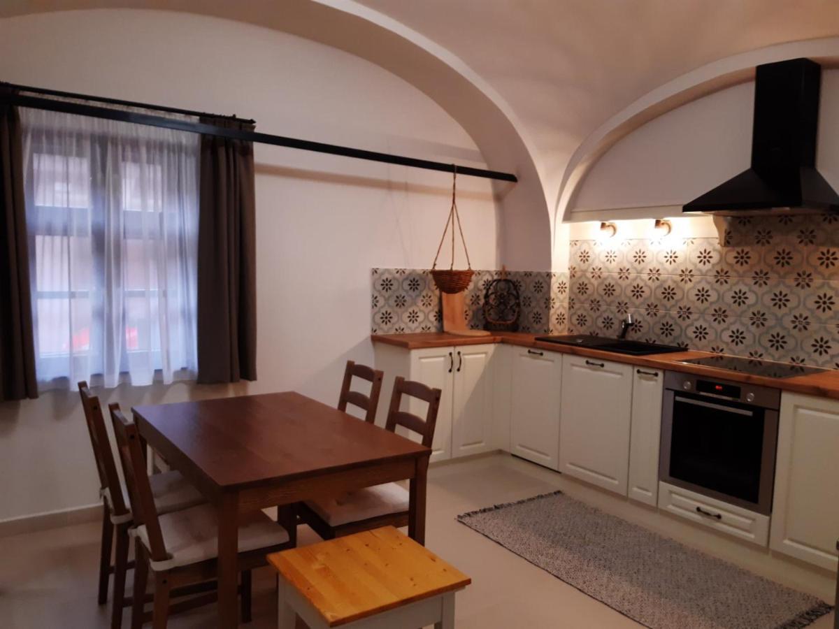 5Churches Apartment Gyor Bagian luar foto